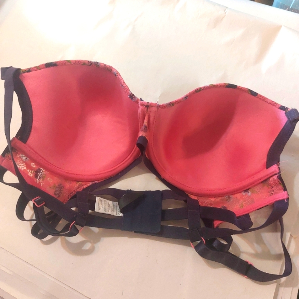 38D Strappy Lace Bra - Picture 4 of 6